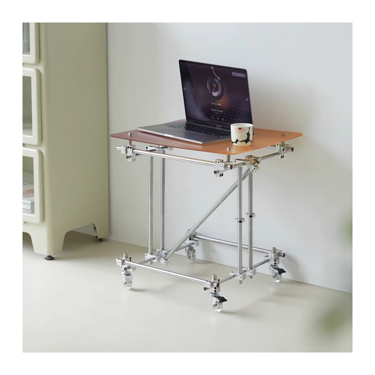 Idosliving Couchtisch im Mid-Century Design, quadratisch, Braun mit Acrylkante und transparenten Elementen - Bild 3