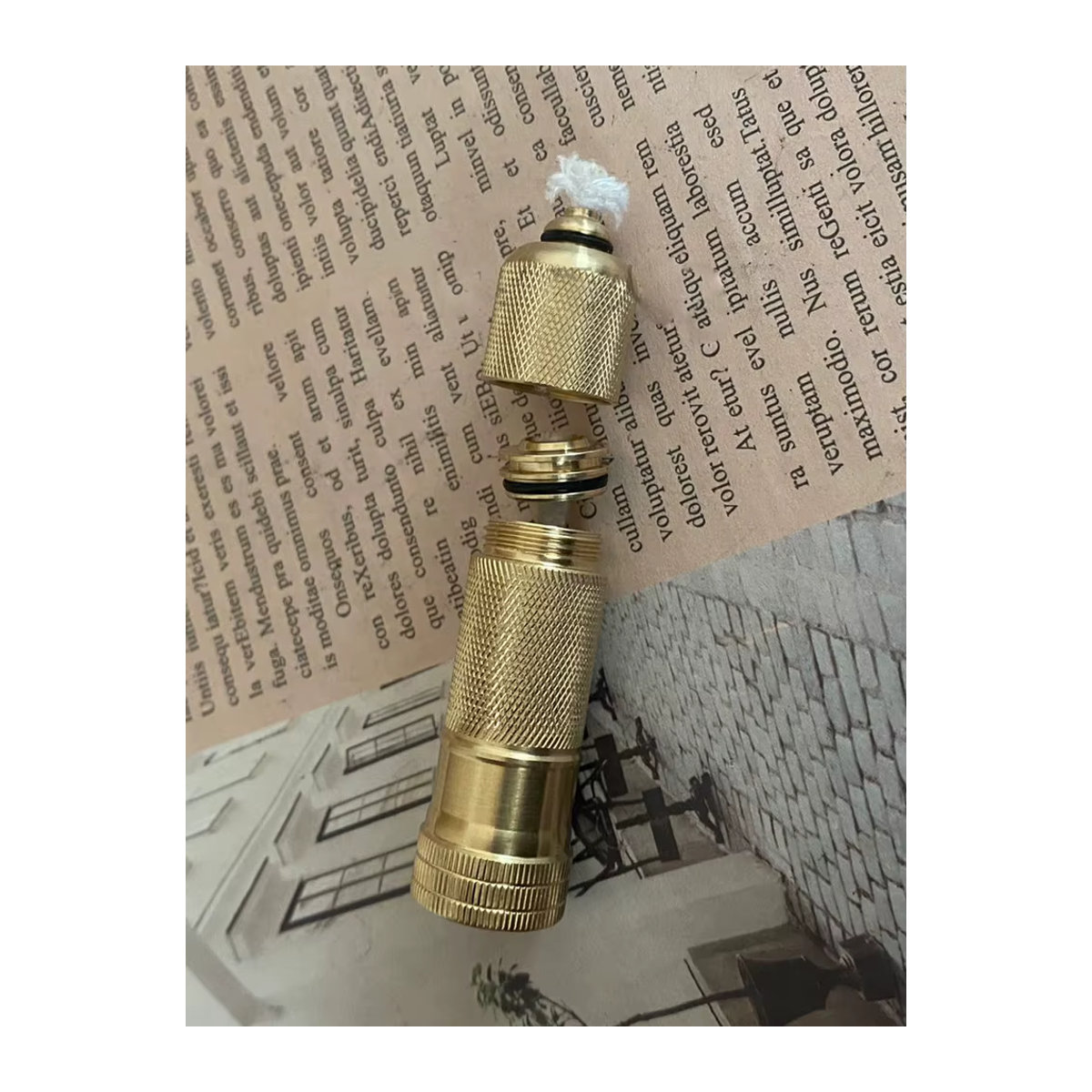 Imco Kupferfeuerzeug mit versiegeltem Messing-Öltank in Gold im Retro-Design - Bild 2