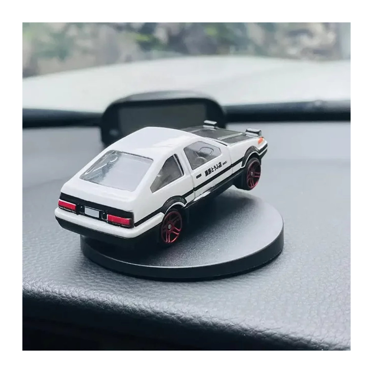 Initial D AE86 Fujiwara Rennwagen-Modell Drift-Auto-Statue als Dekoration für Mittelkonsole und Armaturenbrett in Weiß - Bild 1