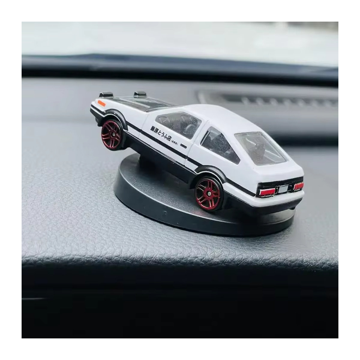 Initial D AE86 Fujiwara Rennwagen-Modell Drift-Auto-Statue als Dekoration für Mittelkonsole und Armaturenbrett in Weiß - Bild 4