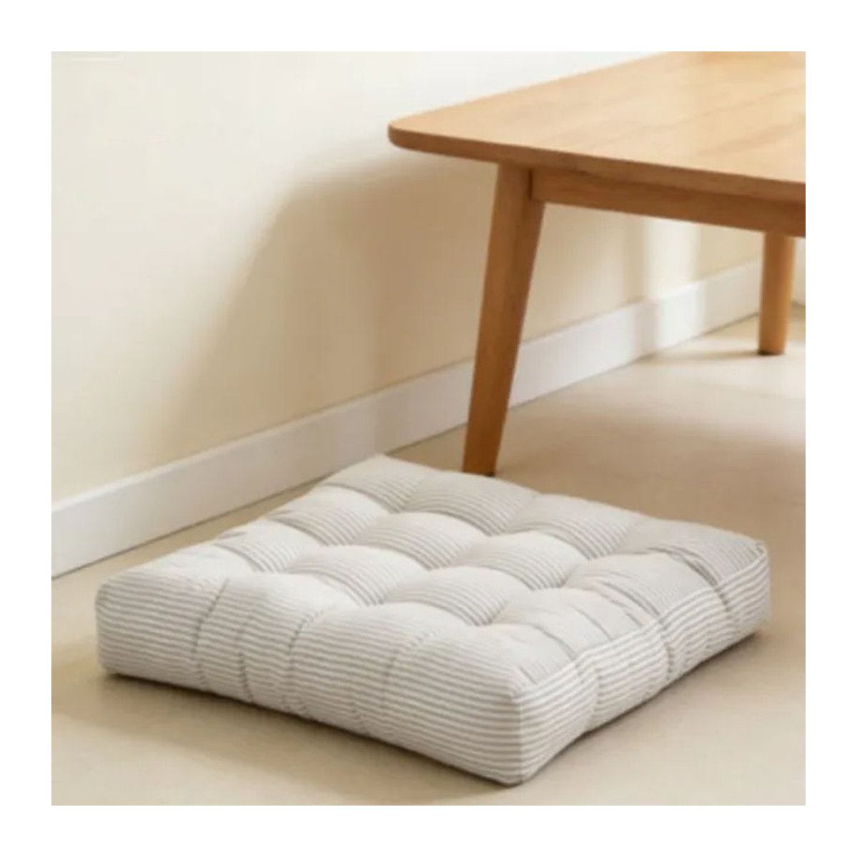 Inyahome Gestreiftes Bodenkissen in Beige als quadratische oder runde Stuhlauflage für Innen und Außen sowie für Hängesessel und Fensterbänke - Bild 1