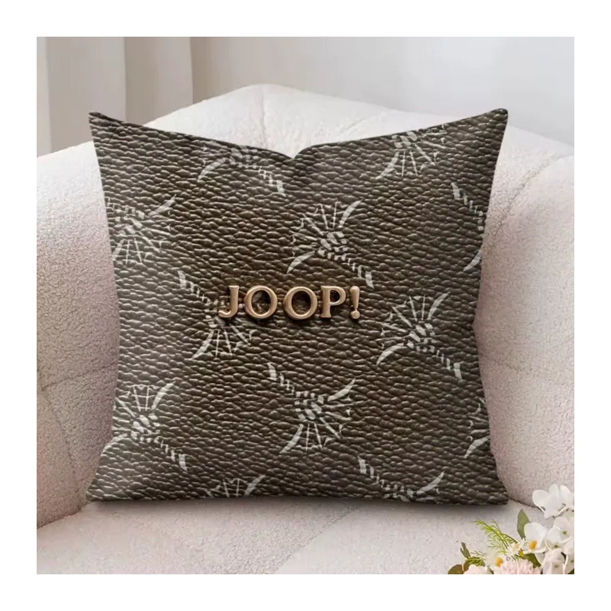 J-JoopS Fashion Logo Kissenbezug aus seidigem Kurzplüsch mit unsichtbarem Reißverschluss in Weiß und Mehrfarbig - Bild 3