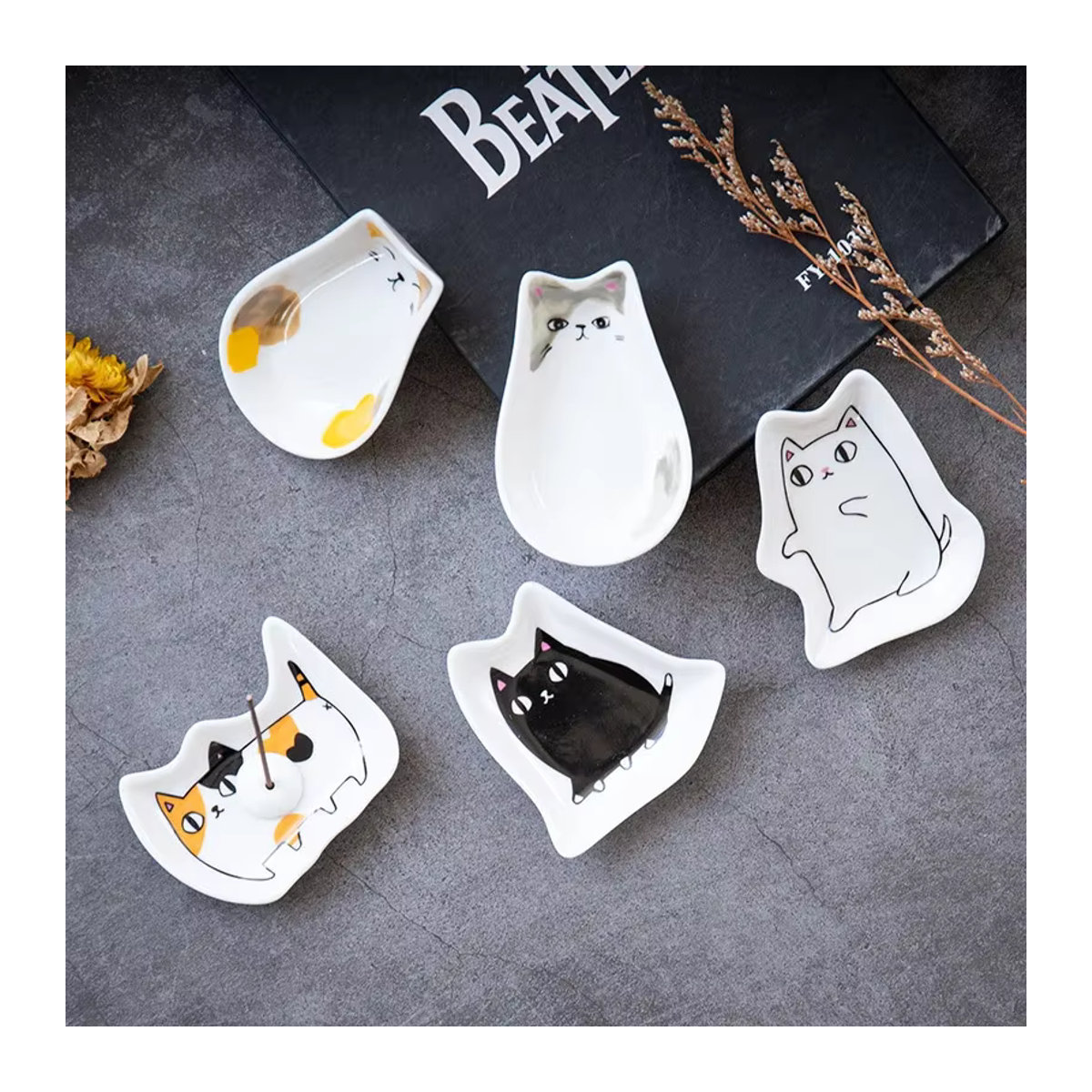 Japanisches Keramik-Weihrauchtablett mit Katzen-Design in Weiß für deine kreative Dekoration - Bild 2