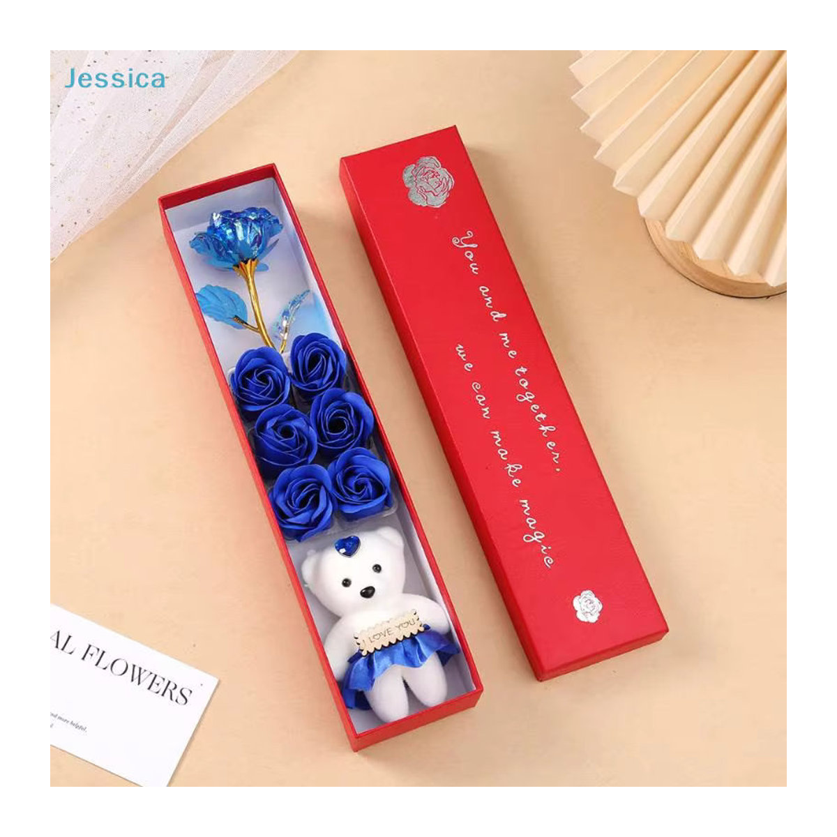 Jessica Geschenkbox mit künstlicher Rose und kleinem Bär, Seifenblumenstrauß in Pink und Blau für Valentinstag und Jahrestag - Bild 3