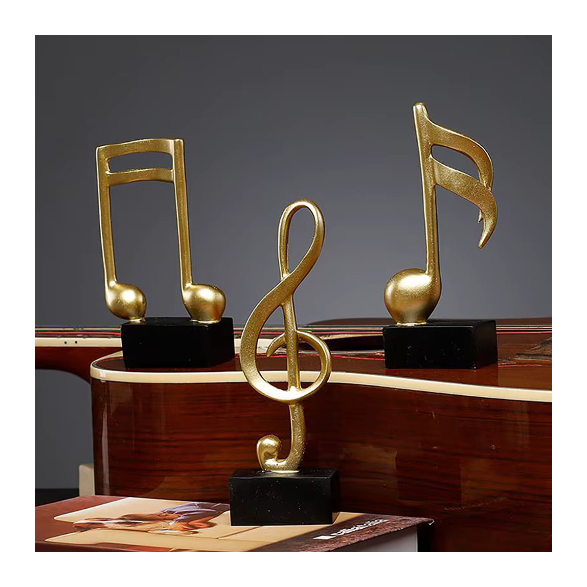 JETTING Dekorative Musiknoten Ornament aus Kunstharz und Metall in Gold für Wohnzimmer und Schrank - Bild 2