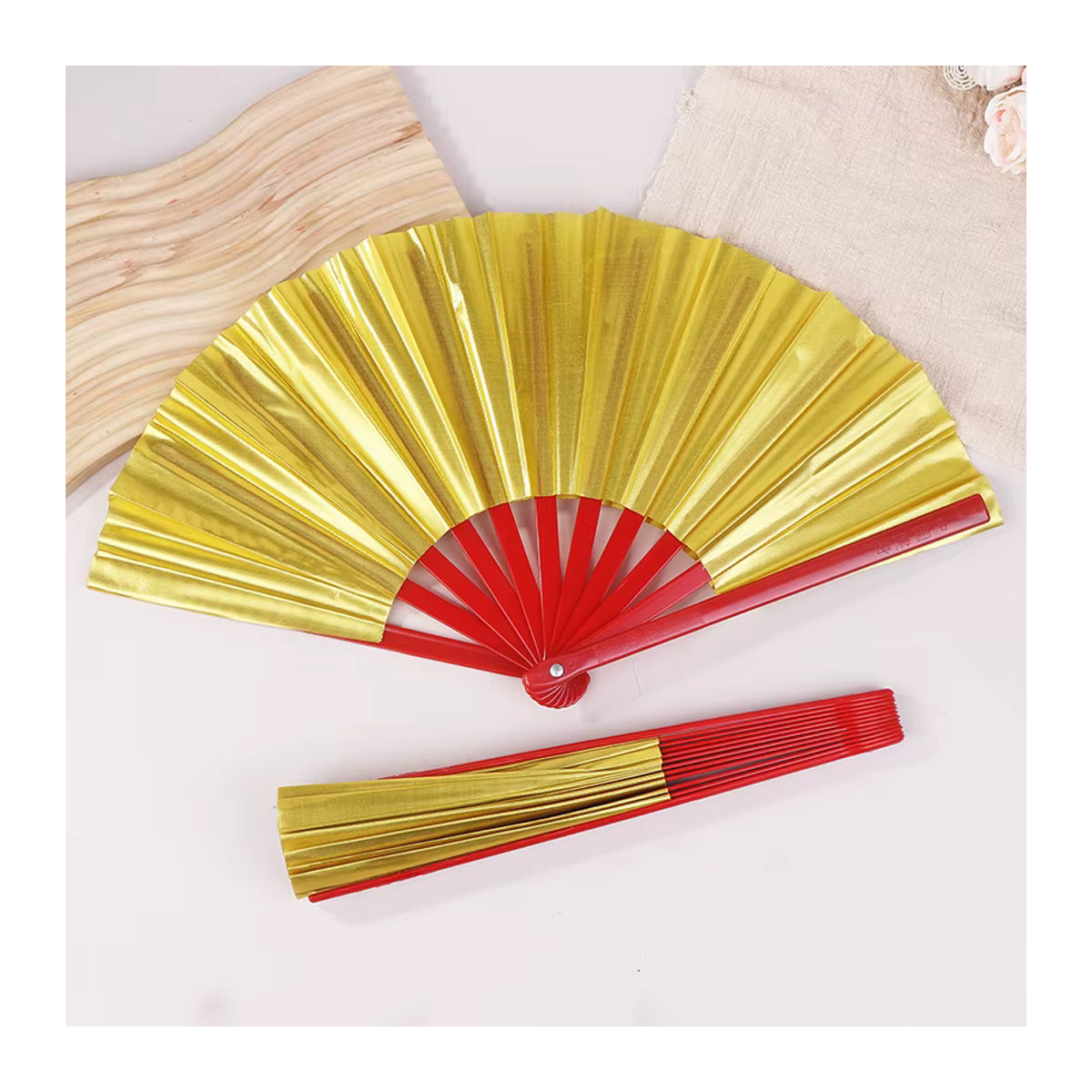 JETTING Goldener Laser-Faltfächer mit holografischem Design, 20,32 x 20,32 cm, Orientalischer Tai-Chi-Kung-Fu-Fächer aus Kunststoff - Bild 3
