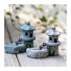 JETTING Mini Retro Teich Turm aus Kunstharz in Grau als Vintage Garten Deko für Terrarium und Mikro Landschaft
