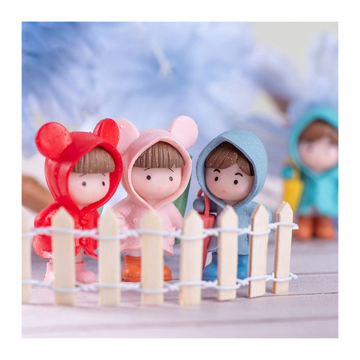 JETTING Miniatur Figuren mit Regenschirm und Regenmantel für Kinder als DIY Garten Ornament Zubehör aus Kunststoff in Mehrfarbig - Bild 1