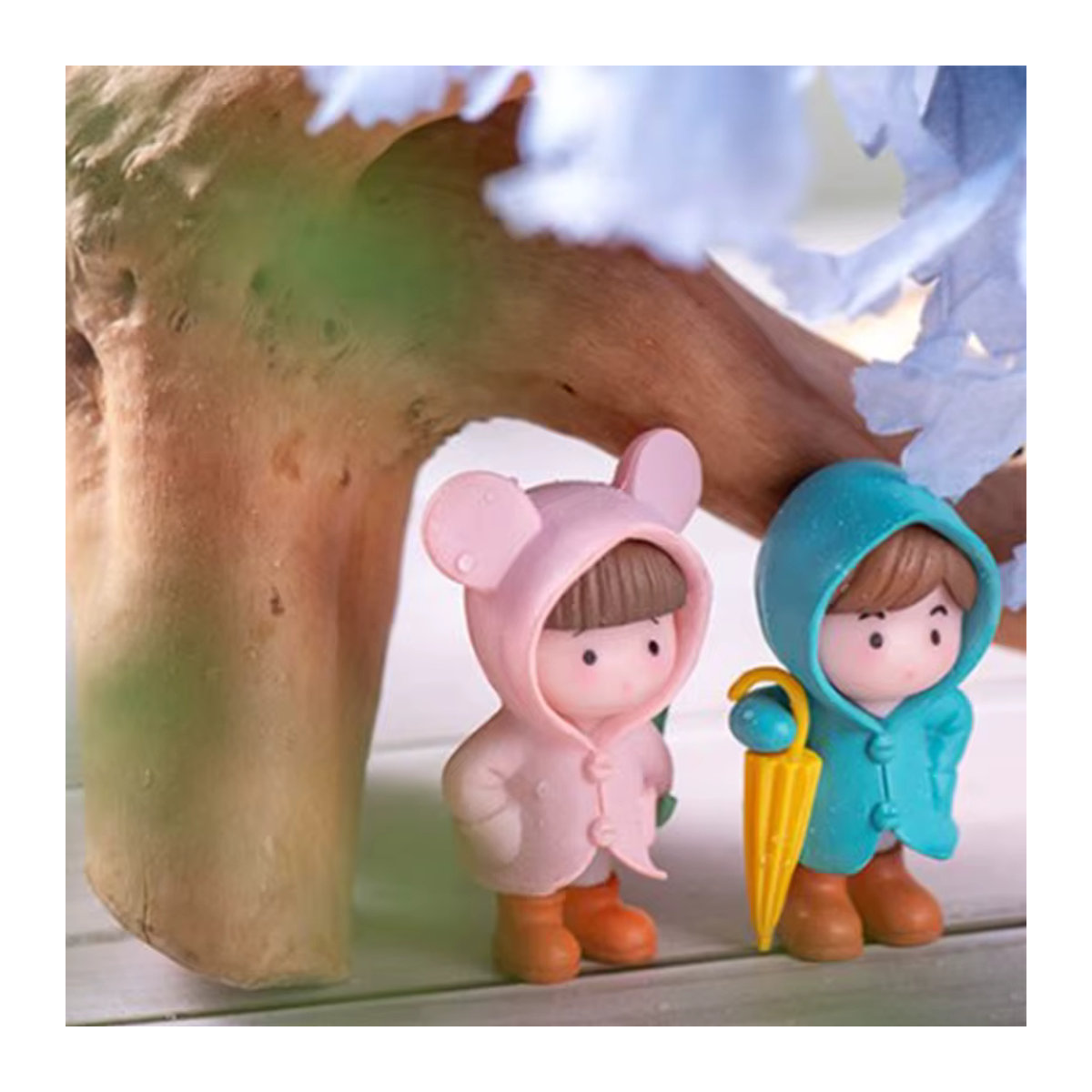 JETTING Miniatur Figuren mit Regenschirm und Regenmantel für Kinder als DIY Garten Ornament Zubehör aus Kunststoff in Mehrfarbig - Bild 3