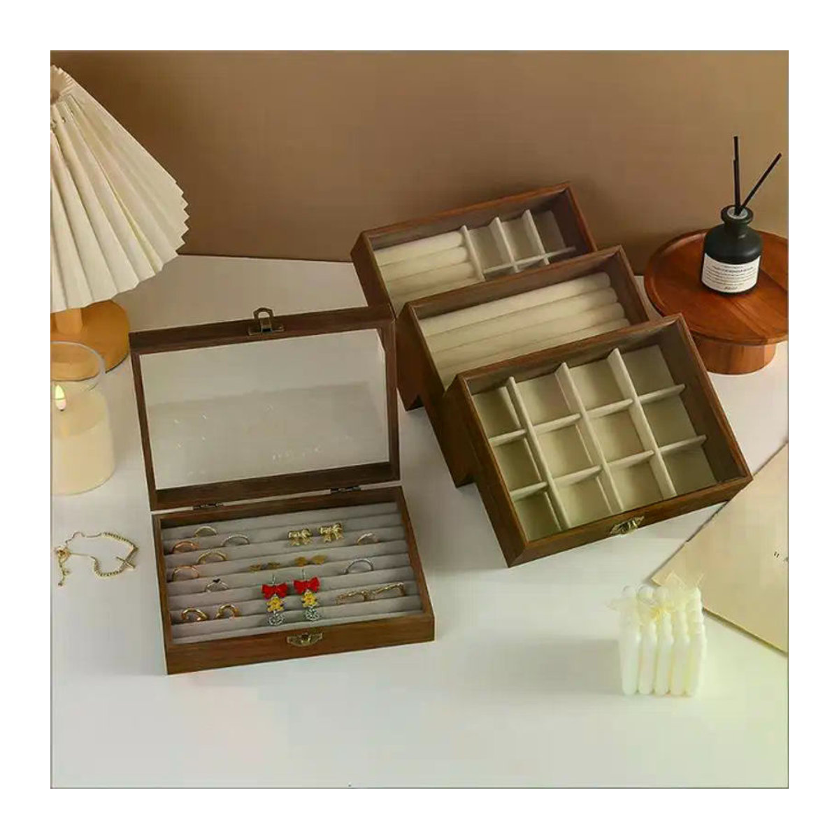 JETTING Schmuckbox aus Walnuss Holz in Braun mit Abdeckung als Staubdichter Organizer für Ringe, Ohrringe und Armbänder im Vintage-Design - Bild 1