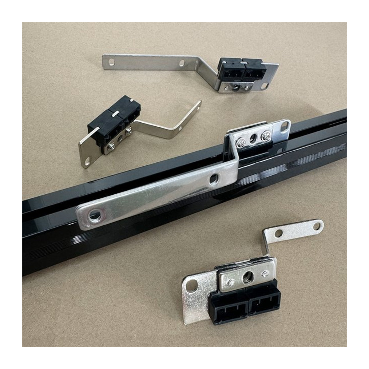 JIALISI Master-Träger für motorisierte Vorhangschienen, 2 Stück, Schwarz, Metall, passend für 11,5 mm Riemen - Bild 1