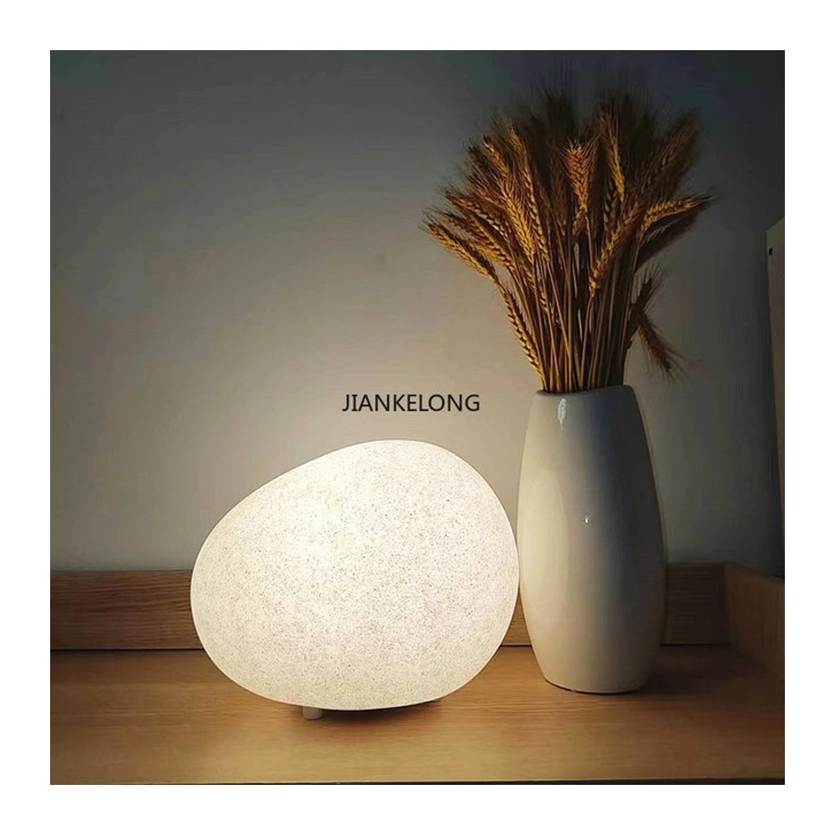 JIANKEXING LED Tischlampe in Weiß im modernen minimalistischen Design mit Kieselstein-Form aus Mineralguss - Bild 1