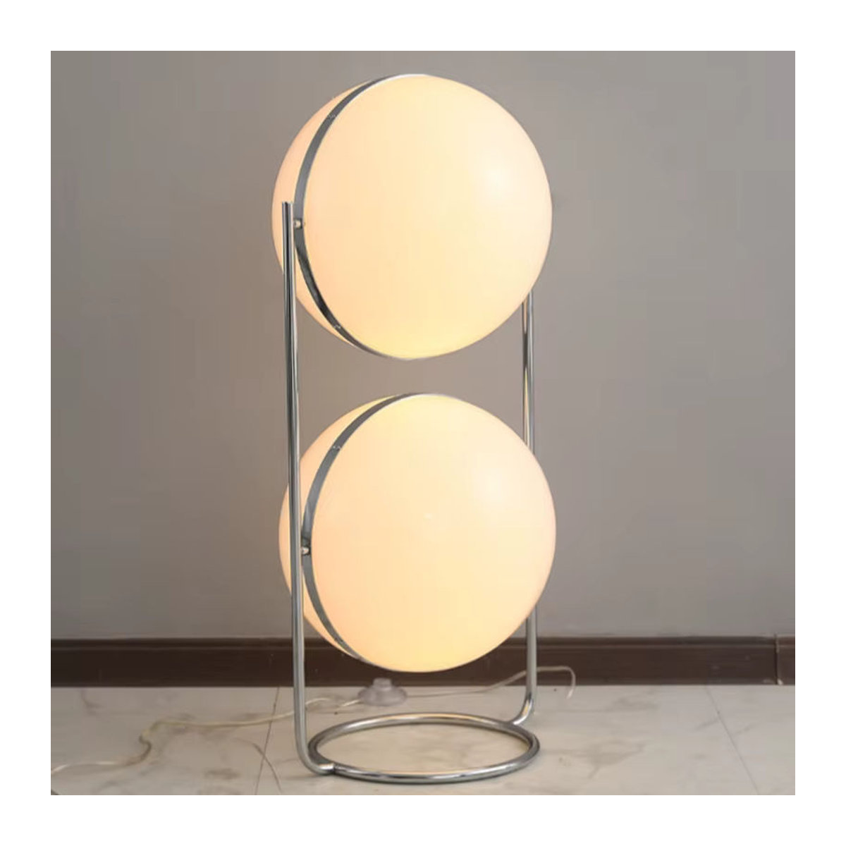 JIANKEXING Nordic Designer Acryl Ball Stehlampe Galvani in Chrom und Weiß mit LED-Leseleuchte für ein modernes Wohnzimmer - Bild 3