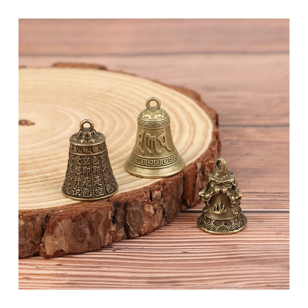 JINHF Retro Windspiel Drei-Löwen-Glocke aus Metall in Gold als Autoanhänger und Mini-Skulptur - Bild 1