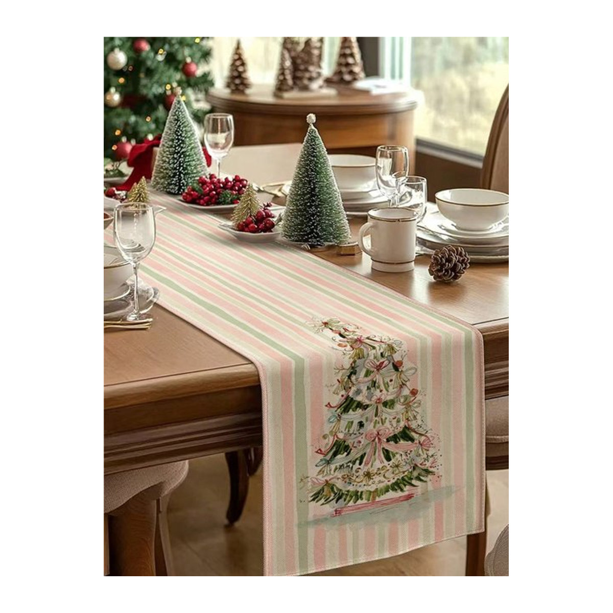 JIT Tischläufer mit Weihnachtsbaum-Motiv in Rosa und Grün für deine Weihnachtsdekoration - Bild 1