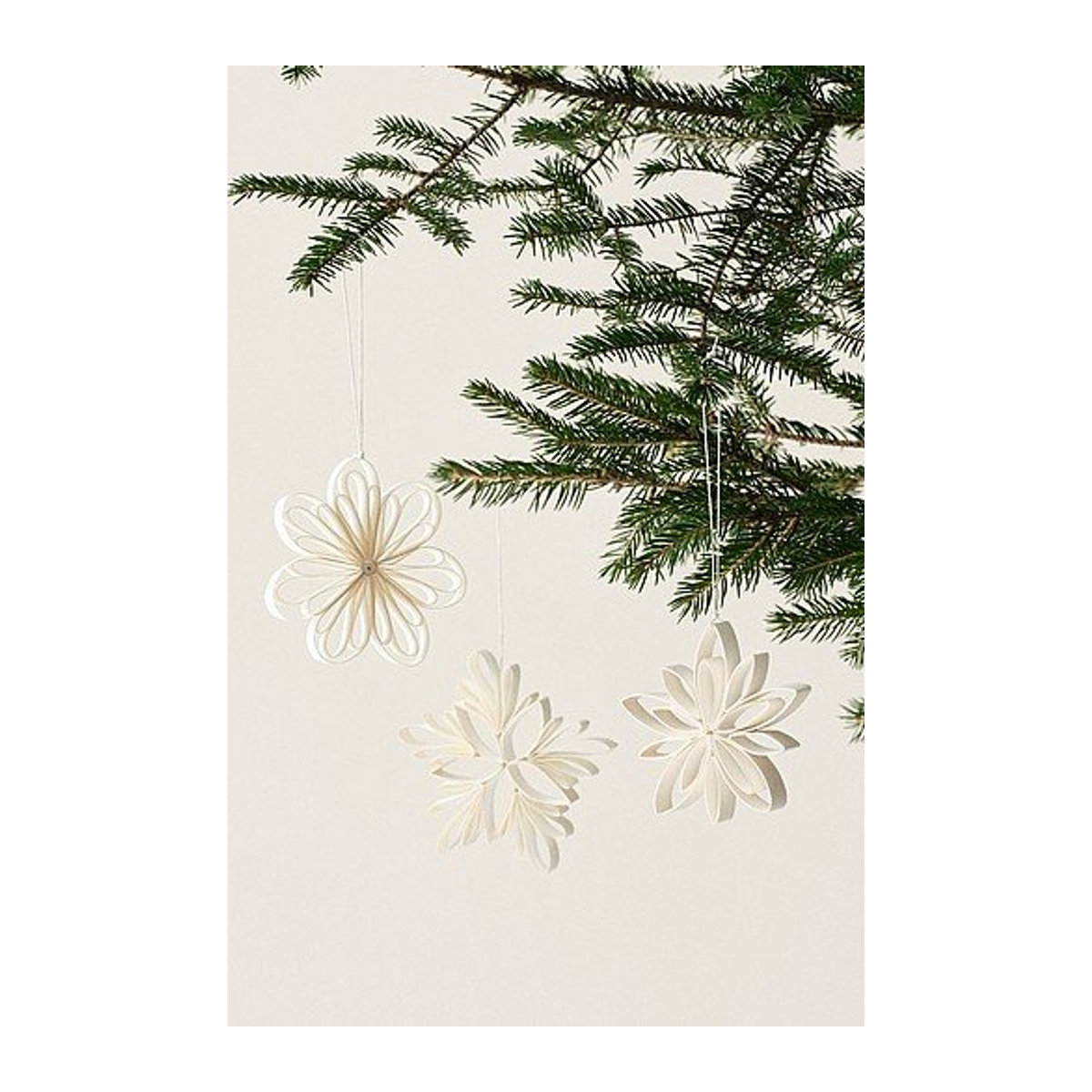 Jotex FLORESSA Hängedeko 3-teilig aus Papier in Weiß mit Sternen und Blumen für Weihnachten - Bild 1