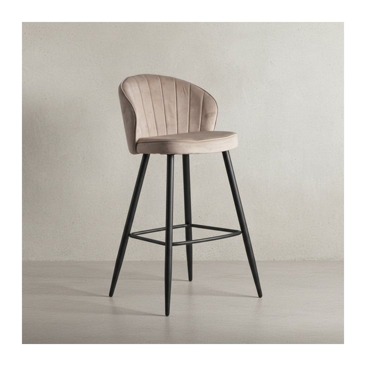 KADIMA DESIGN Barhocker ADIGE in Beige mit Samtbezug und Metallbeinen im skandinavischen Design - Bild 1