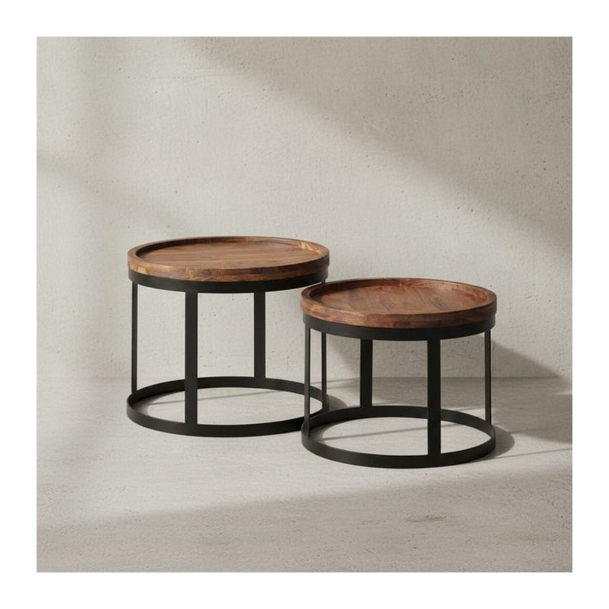 KADIMA DESIGN Beistelltisch-Set INDI: 2er Set aus Massivholz in Braun mit runden Tischplatten und Metallgestell im Industrial-Design - Bild 1