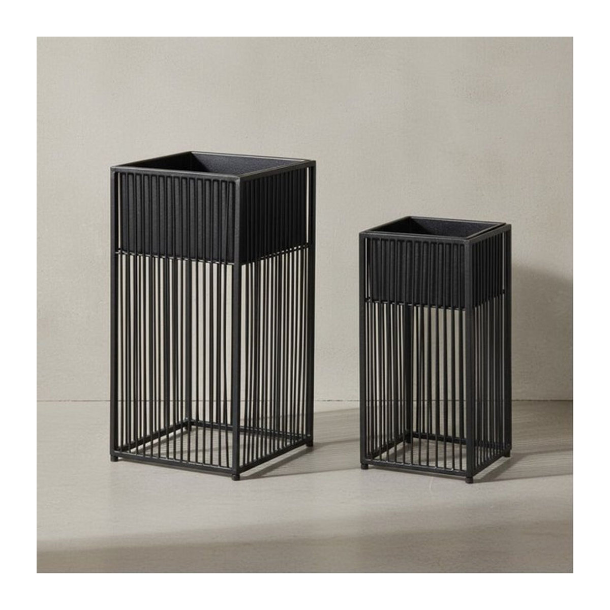 KADIMA DESIGN Blumentopf 2er Set Metall Pflanzkübel Schwarz quadratisch mit Gestell B/T/H: 25 x 25 x 50 cm - Bild 1