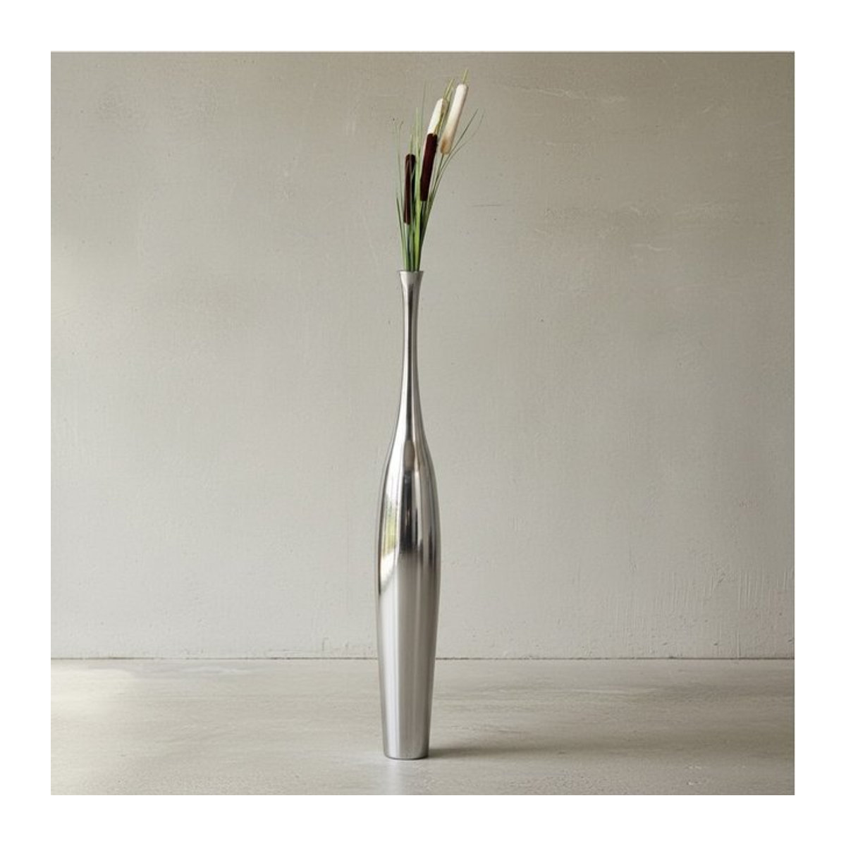 KADIMA DESIGN Elegante Aluminium Blumenvase in Silber, Handgefertigte Metallvase für Schnittblumen, Höhe: 100 cm - Bild 1