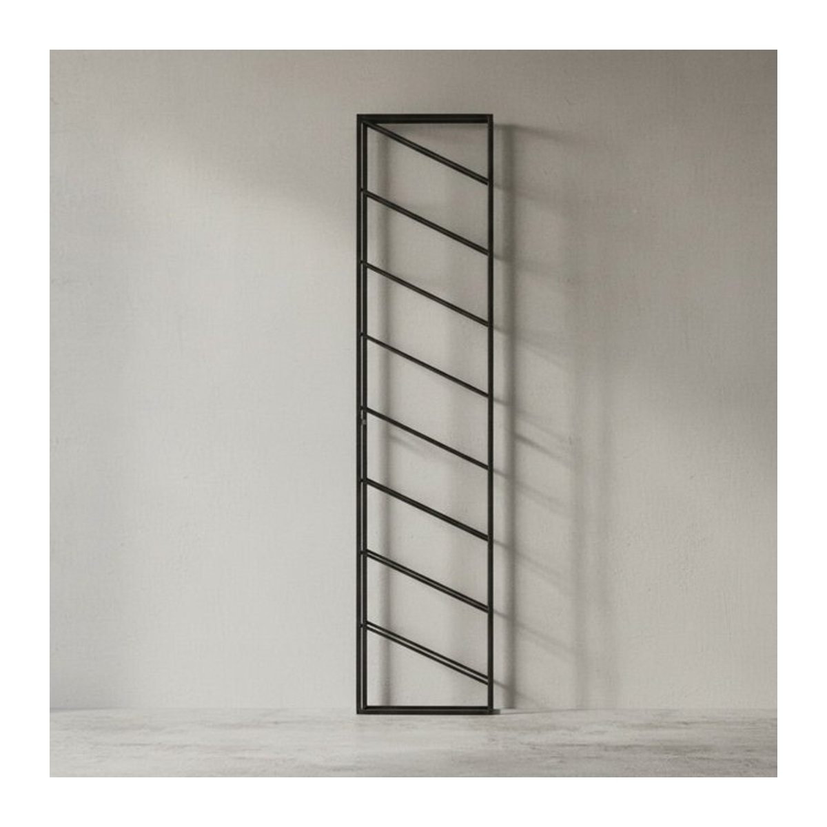 KADIMA DESIGN Weinregal STILVIN Wandregal aus Metall in Schwarz für 8 Flaschen, B/H/T: 36 x 150 x 8 cm - Bild 1