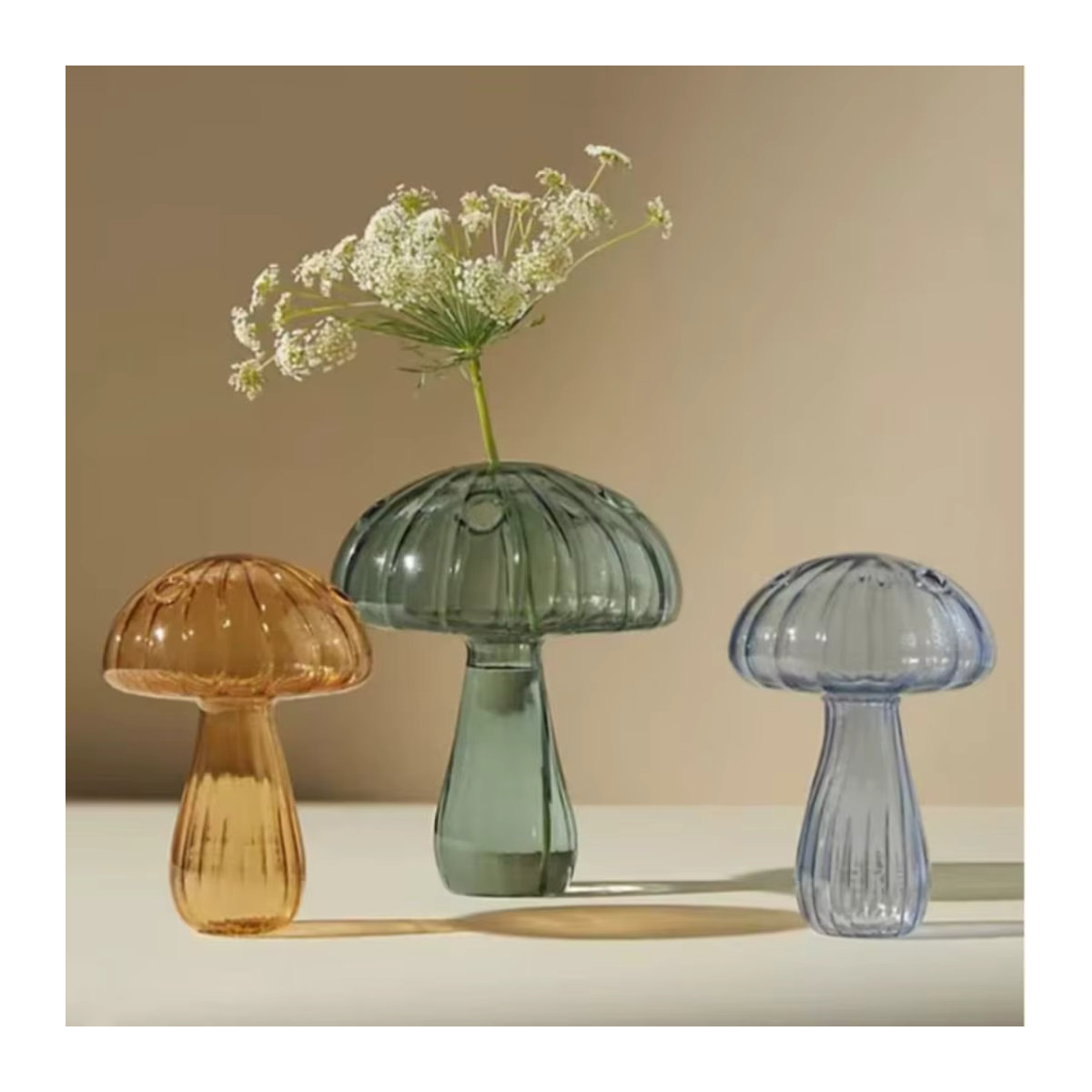 KECTTIO Pilzförmige Glasvase in Rot für Schnittblumen und Hydroponik als moderne Desktop-Dekoration - Bild 2