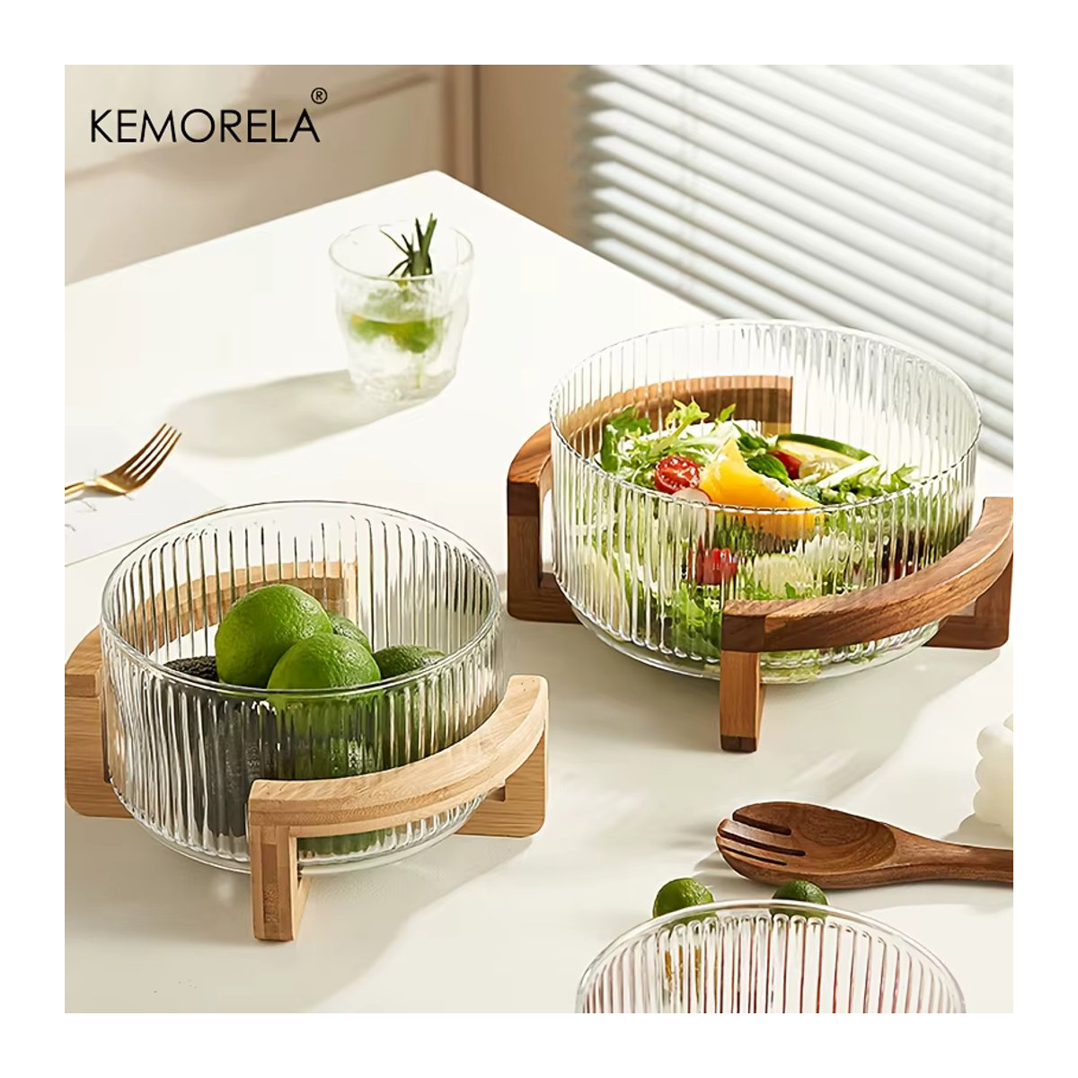 KEMORELA Gestreifte Glasschüssel mit Holzständer, runde transparente Obstschale und Salatschüssel im skandinavischen Design - Bild 4