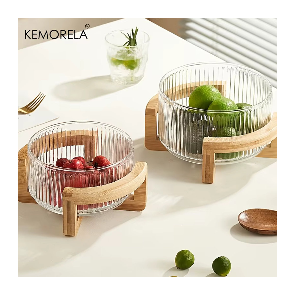 KEMORELA Gestreifte Glasschüssel mit Holzständer, runde transparente Obstschale und Salatschüssel im skandinavischen Design - Bild 5