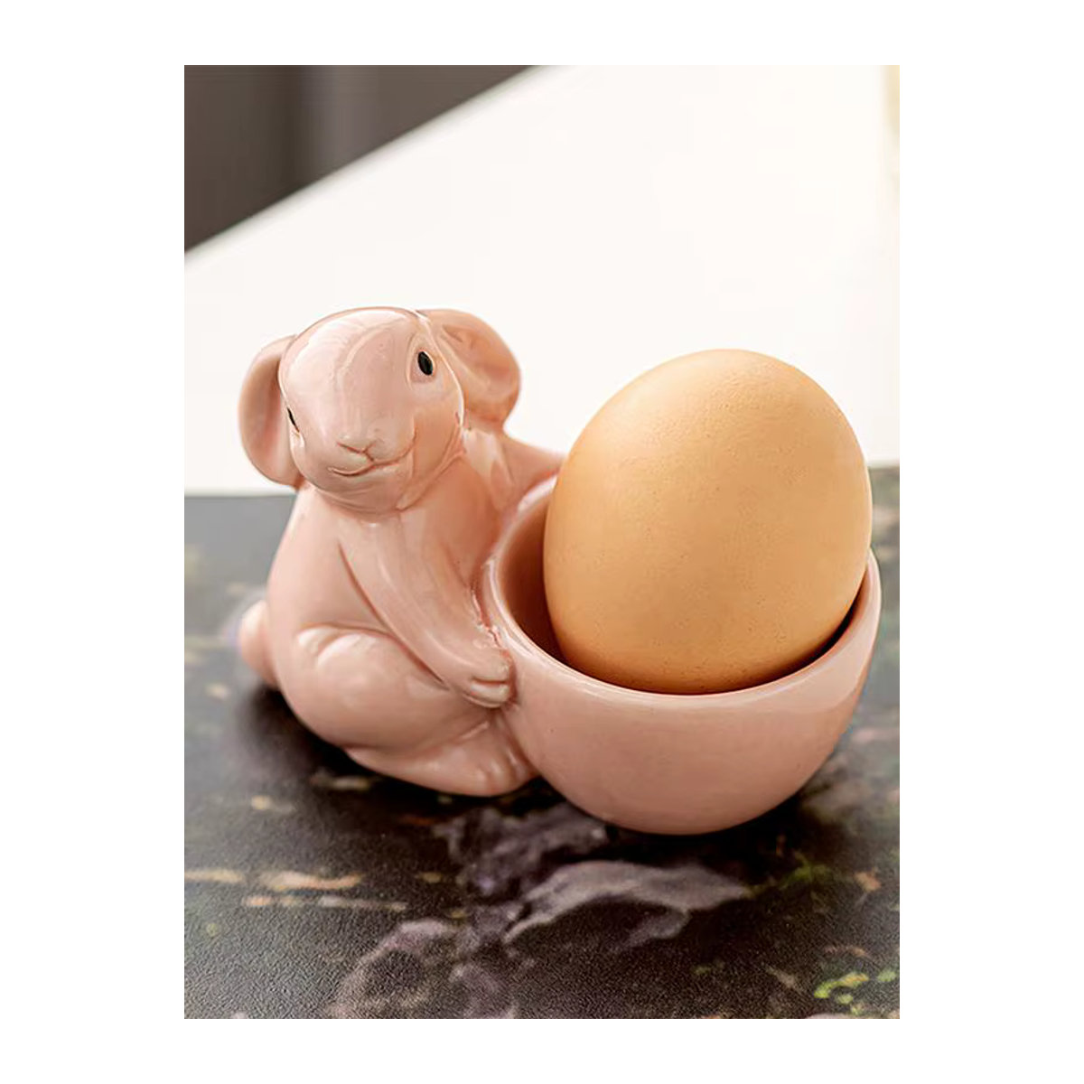 Keramik-Eierbecher mit Hasenmotiv für Ostern in Pink und Weiß - Bild 3