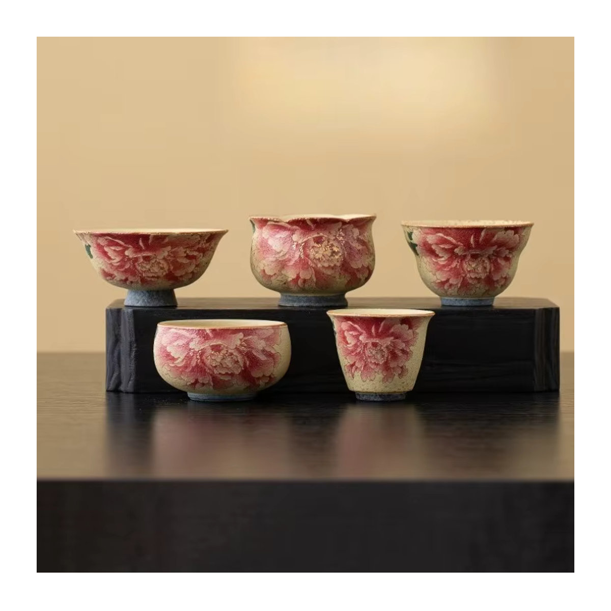 Keramische Teetasse mit blau-weißem Pfingstrosen-Design und Flint-Rot-Glasur für dein Gongfu-Teeset - Bild 3
