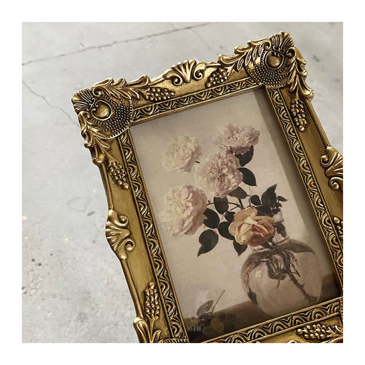 Kesoto Bilderrahmen im Retro-Stil mit floralem Blumenmuster in Gold aus Metall für Tischaufsteller und Wandmontage - Bild 5