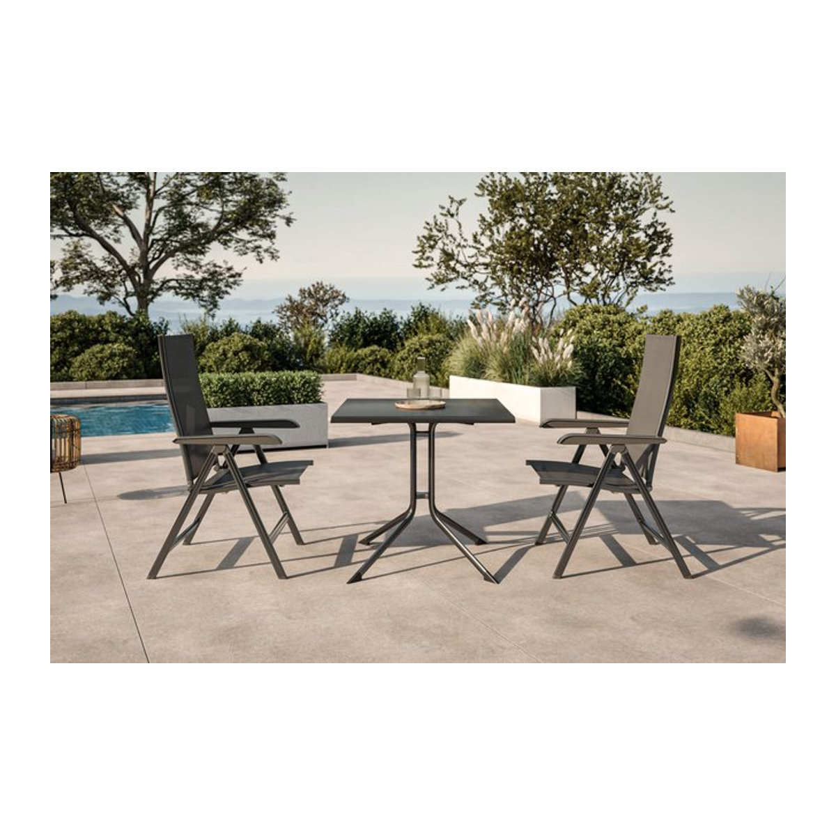 Kettler Boulevard Basic Plus Garten-Essgruppe aus Aluminium und Textilene in Anthrazit mit Klapptisch und 2 Klappstühlen, Tischbreite: 80 cm - Bild 1