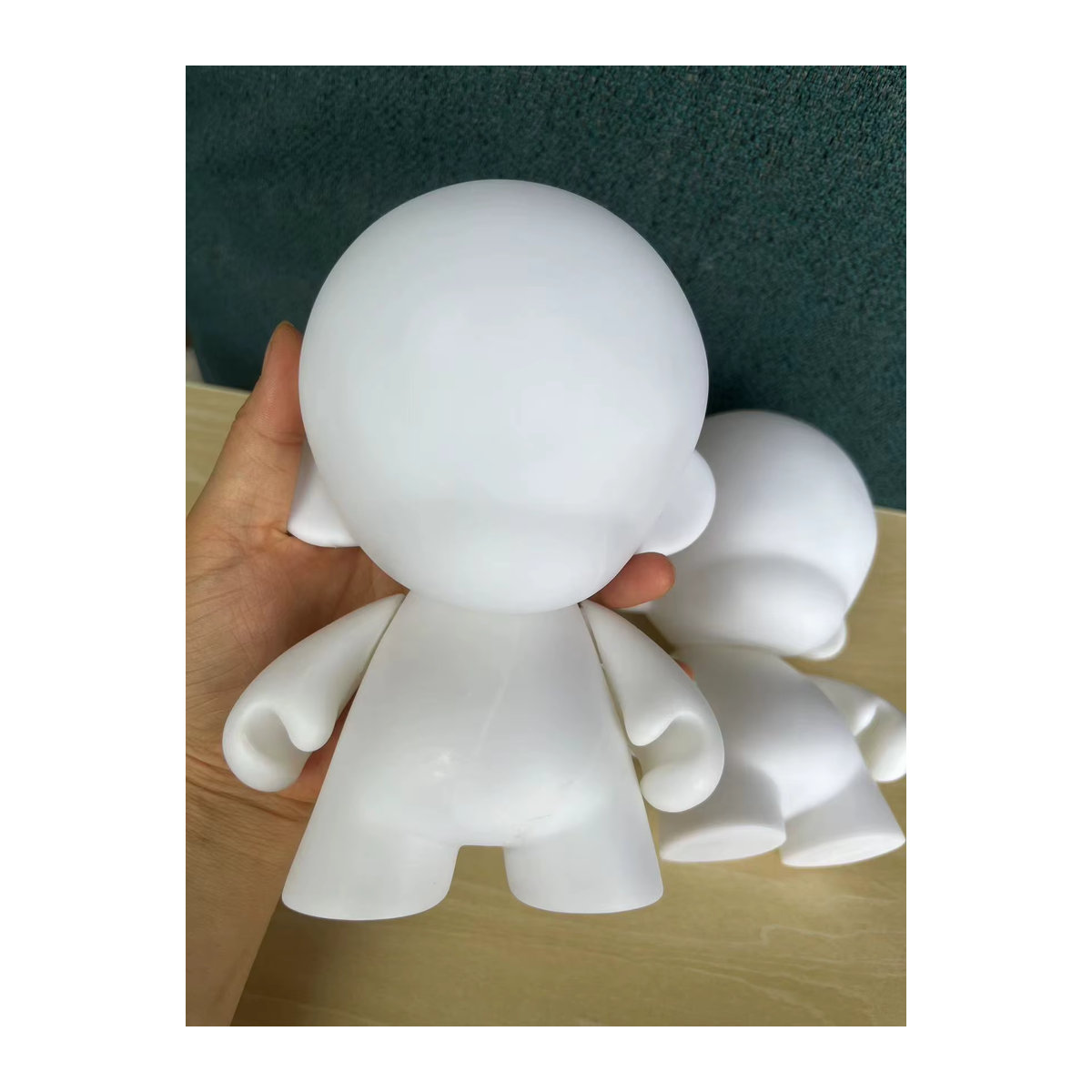 Kidrobot Munny DIY Kunstfigur Weiß – Do It Yourself Vinyl Spielzeug für Kunststudenten und Kinder - Bild 4