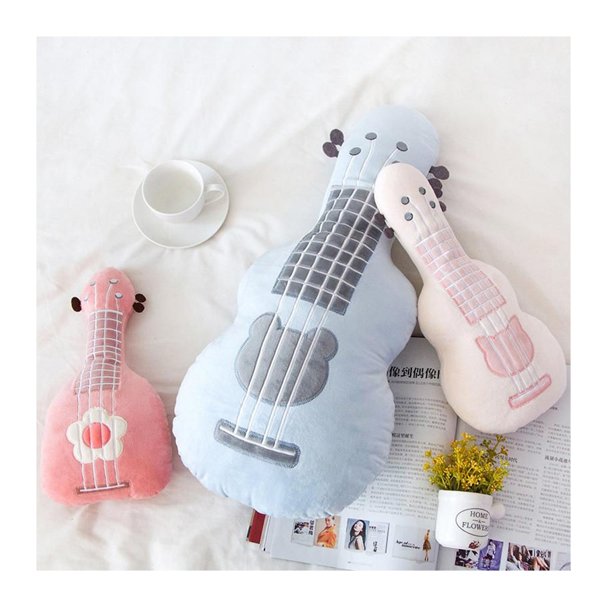 Kidsly Gitarrenkissen in Beige als dekoratives Plüsch-Rückenkissen für die Heimdekoration - Bild 2