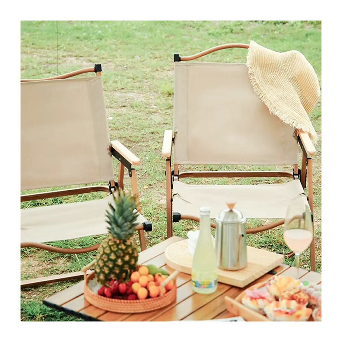 Klappbares Campingstuhl-Set für den Außenbereich in Beige mit Holzmaserung und Stoffbezug - Bild 2
