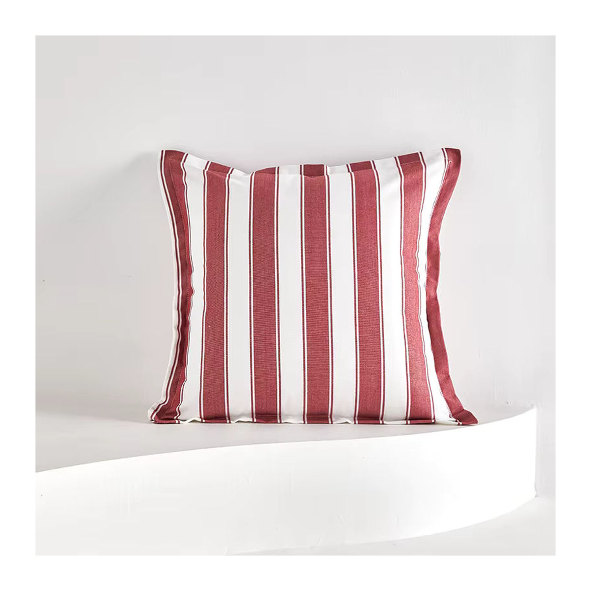 Klassischer gestreifter Kissenbezug von efundeal aus recyceltem Polyestergewebe in Rot und Beige, B/B: 45 x 45 cm, für Innen und Außen - Bild 4
