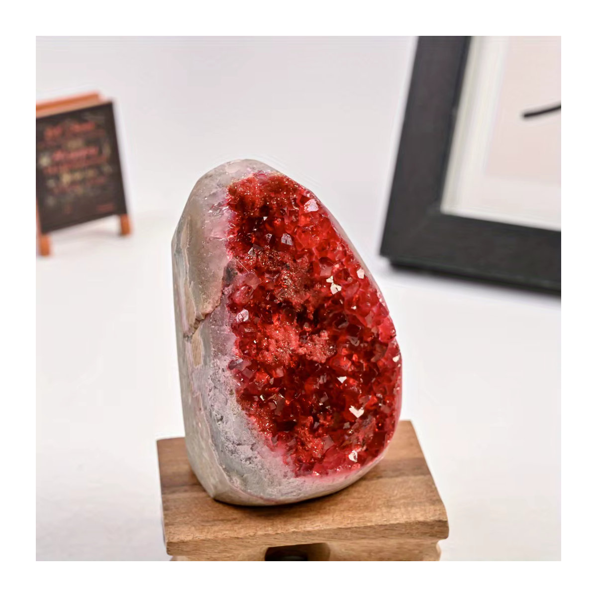 Klassischer roter Amethyst-Geodencluster von CrystalHola als ästhetischer Dekostein - Bild 5