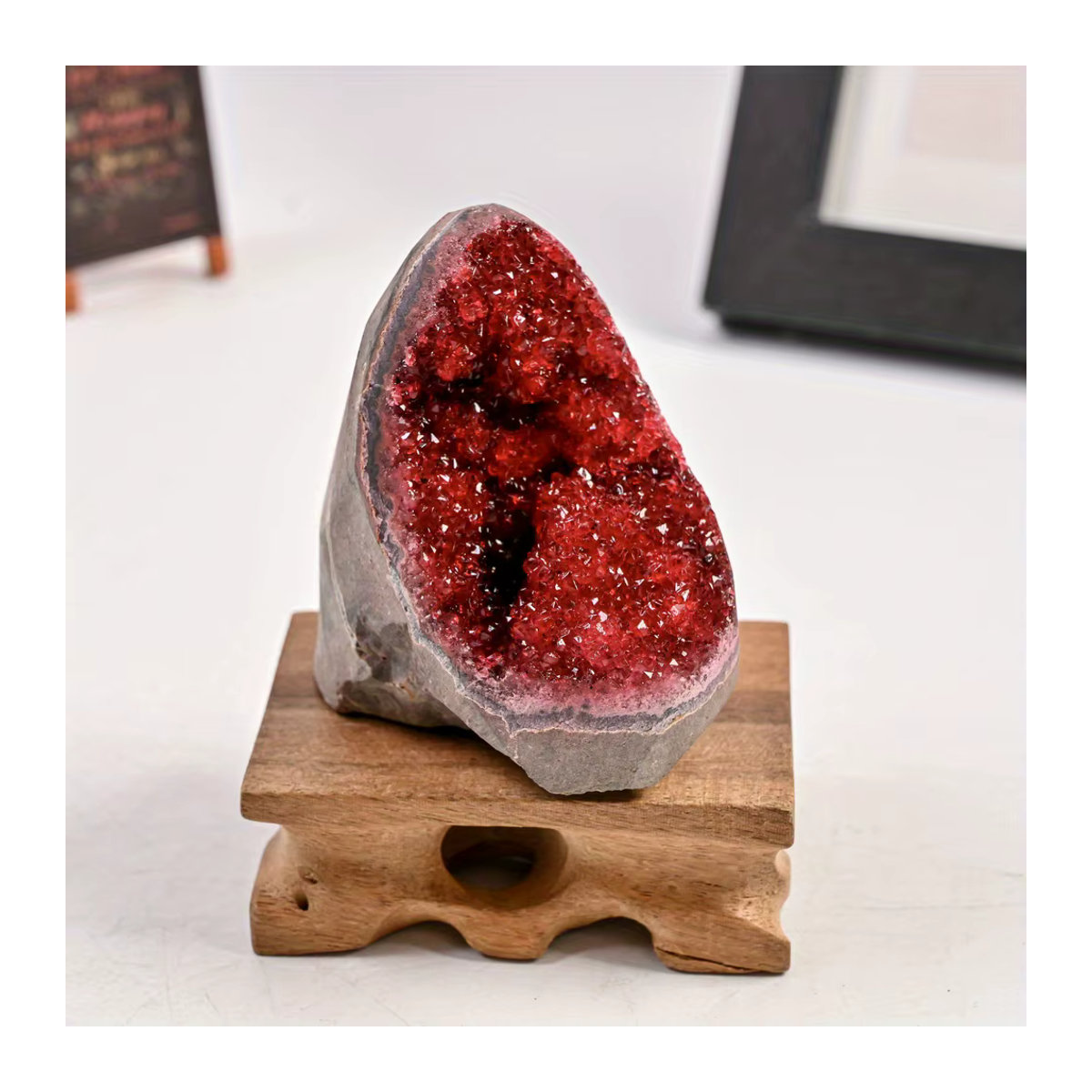 Klassischer roter Amethyst-Geodencluster von CrystalHola als ästhetischer Dekostein - Bild 6