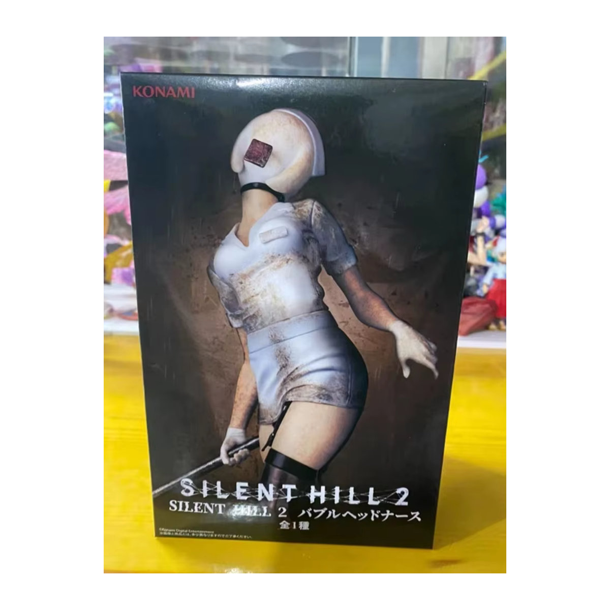 Konami Silent Hill Bubble Head Nurse Figur in Rot und Weiß - Bild 4