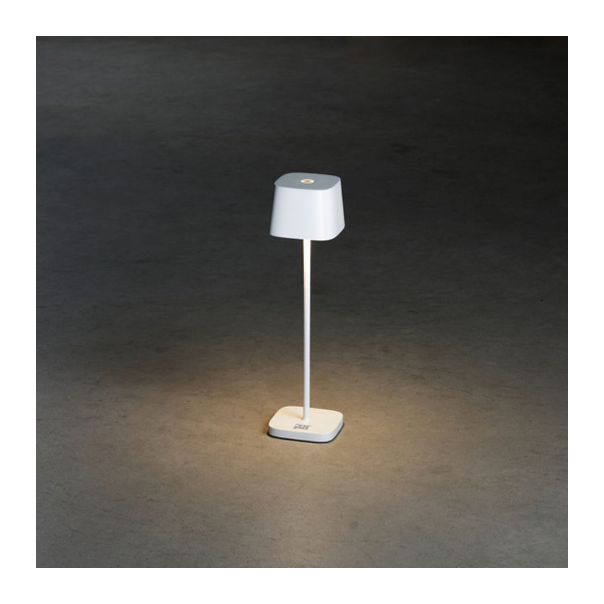 Konstsmide Capri LED-Akku-Tischlampe in Weiß mit warmweißem Licht, Aluminium, B/H: 20 x 7 cm - Bild 2