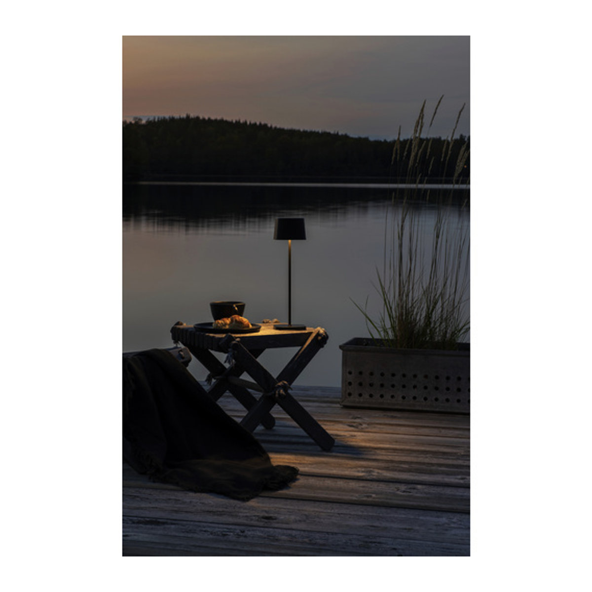Konstsmide Capri USB-Tischleuchte aus Aluminium in Schwarz mit dimmbarer LED, Höhe: 36 cm - Bild 4