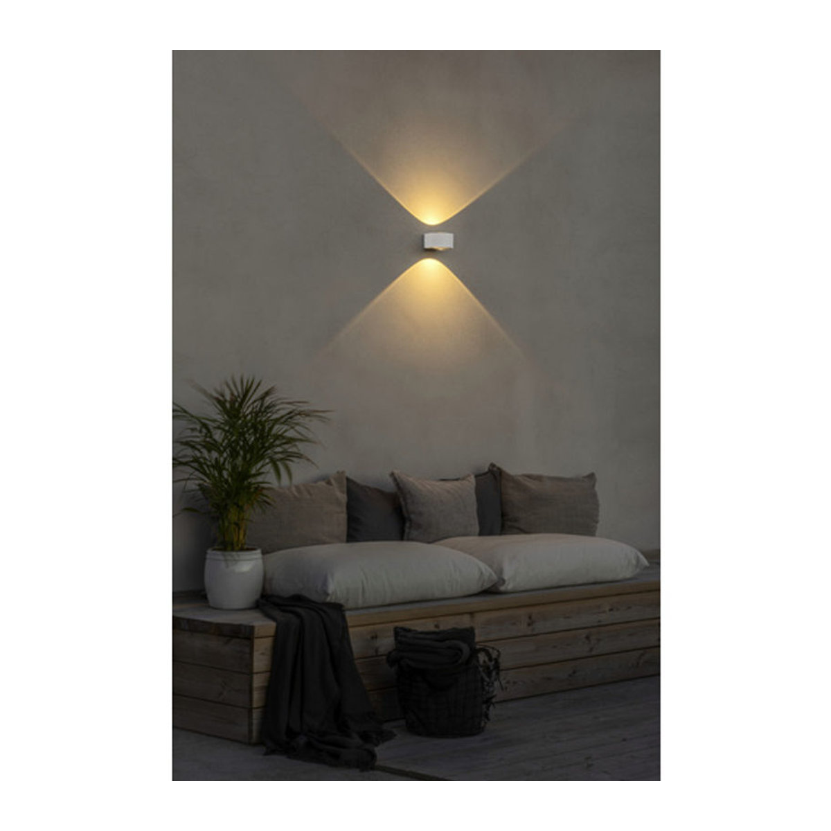 Konstsmide Gela LED Außenwandleuchte Up and Down in Weiß, B/H/T: 11 x 6,5 x 15,5 cm - Bild 2