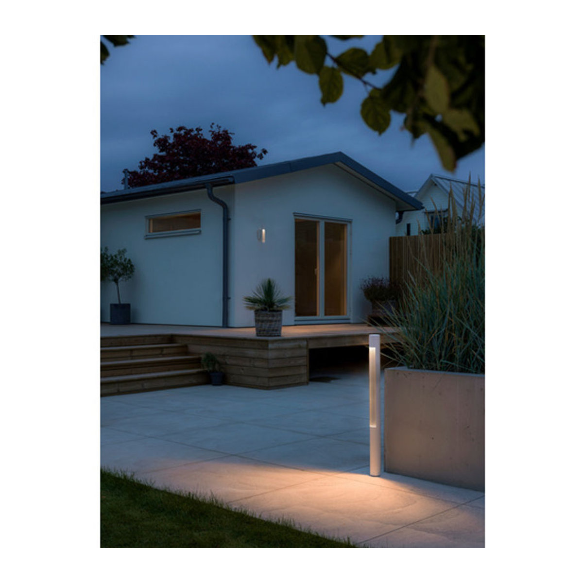Konstsmide Udine Wegeleuchte aus Aluminium und Glas in Weiß mit 12W LED Warmweiß BxL: 97 x 7,5 cm - Bild 3