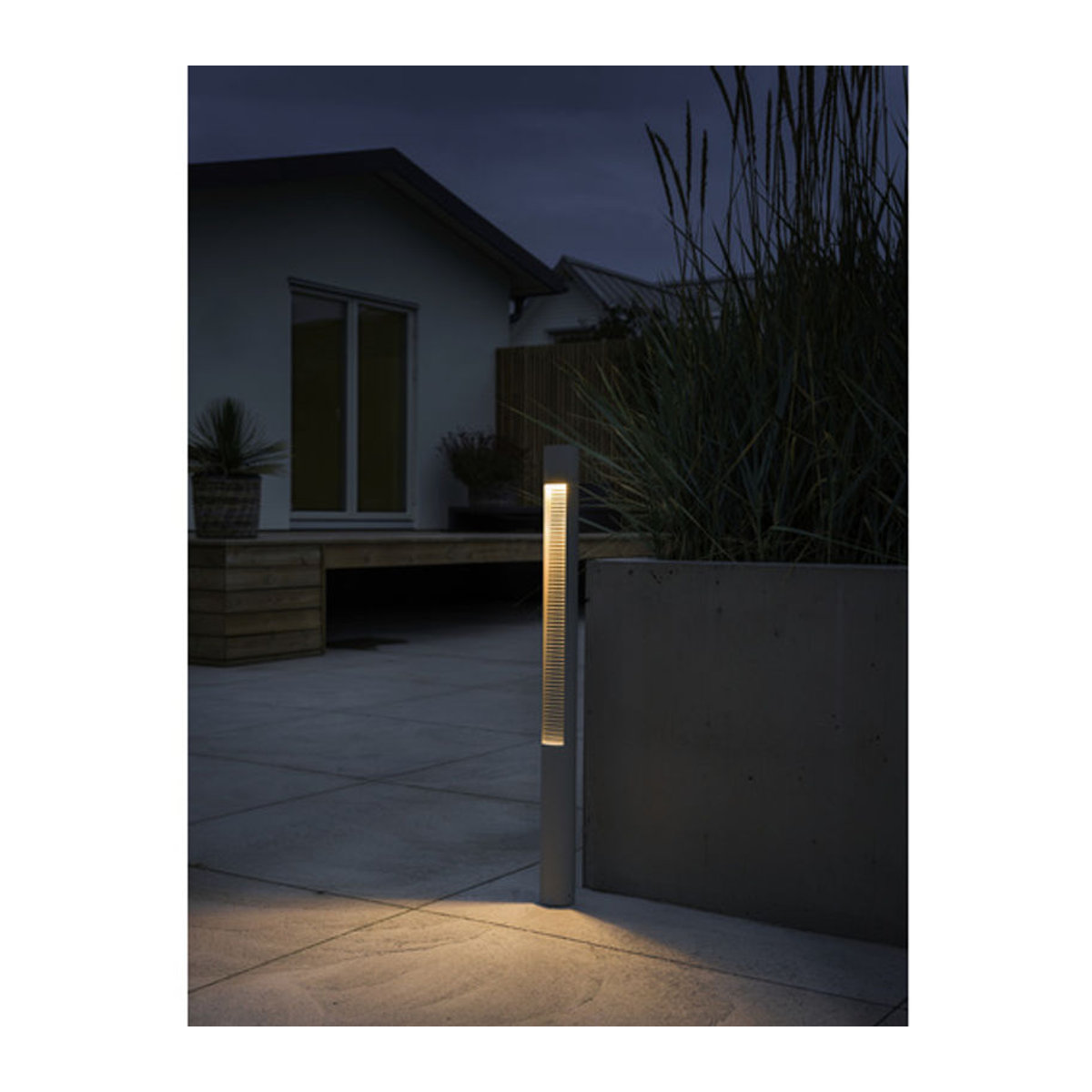 Konstsmide Udine Wegeleuchte aus Aluminium und Glas in Weiß mit 12W LED Warmweiß BxL: 97 x 7,5 cm - Bild 4