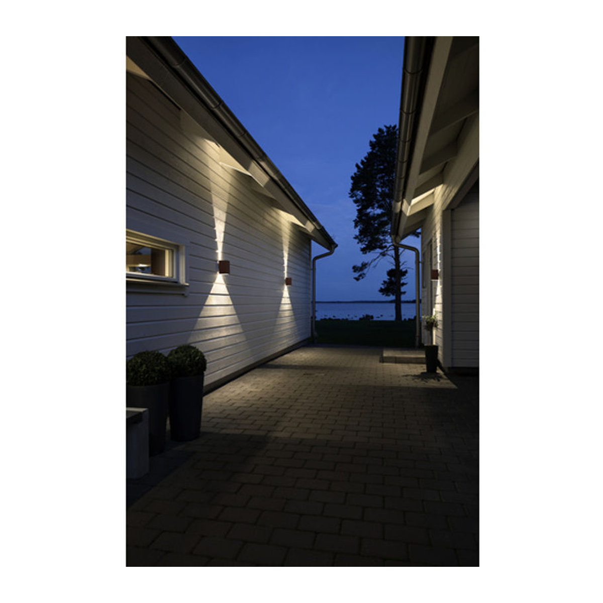 Konstsmide Wandleuchte Cremona aus Aluminium in Braun mit integriertem warmweißem LED-Licht, B/H: 17 x 8 cm - Bild 3