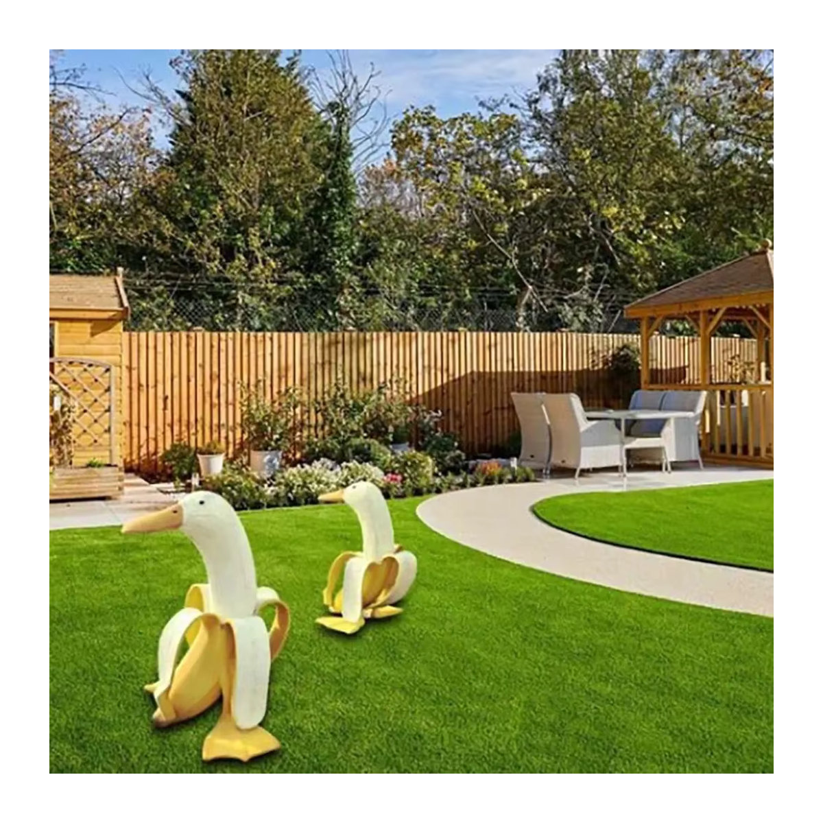 Kreative Bananen-Ente als skurrile Gartendekoration in Gelb - Bild 2
