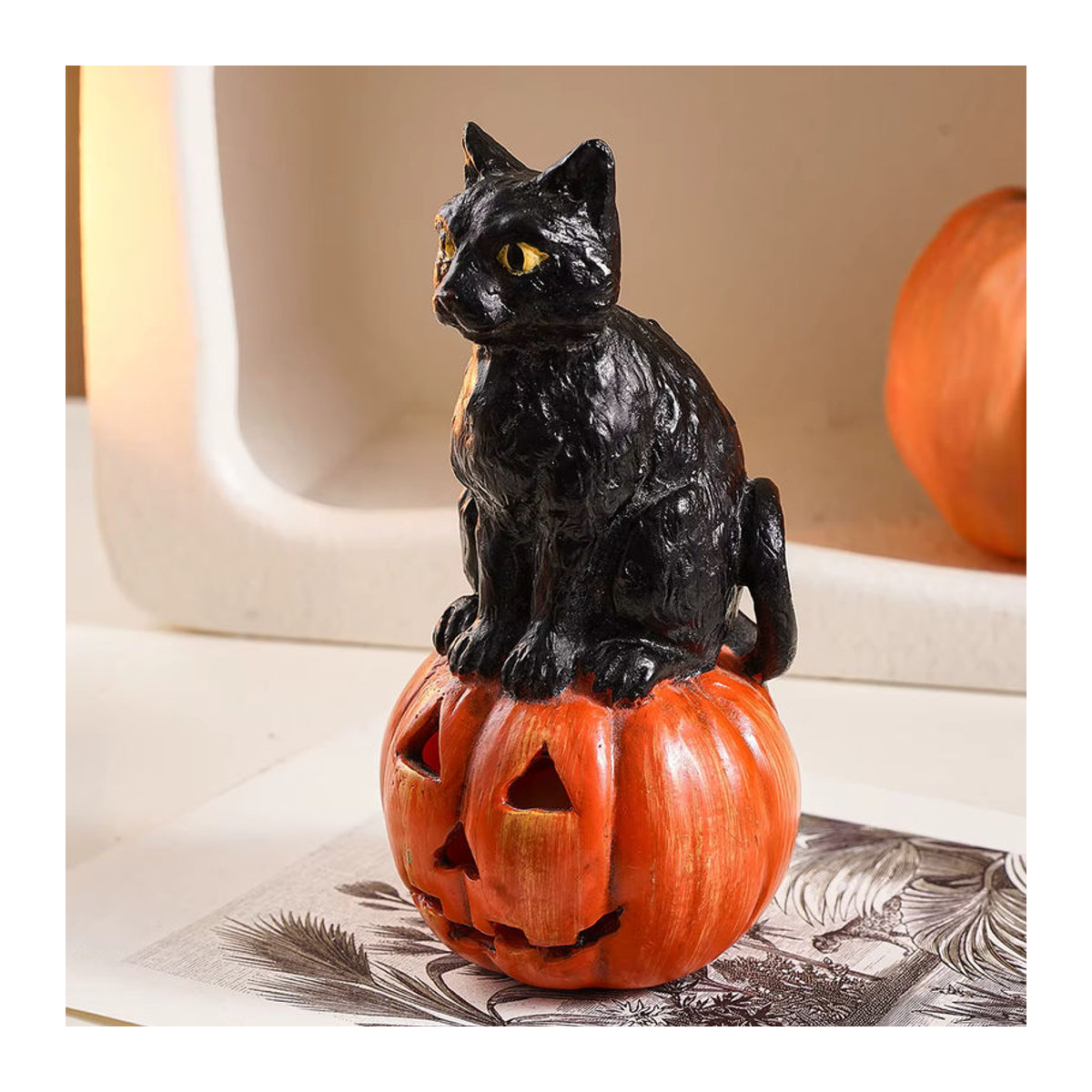 Kreative schwarze Katze als Halloween-Deko aus Kunstharz in hockender Form - Bild 2
