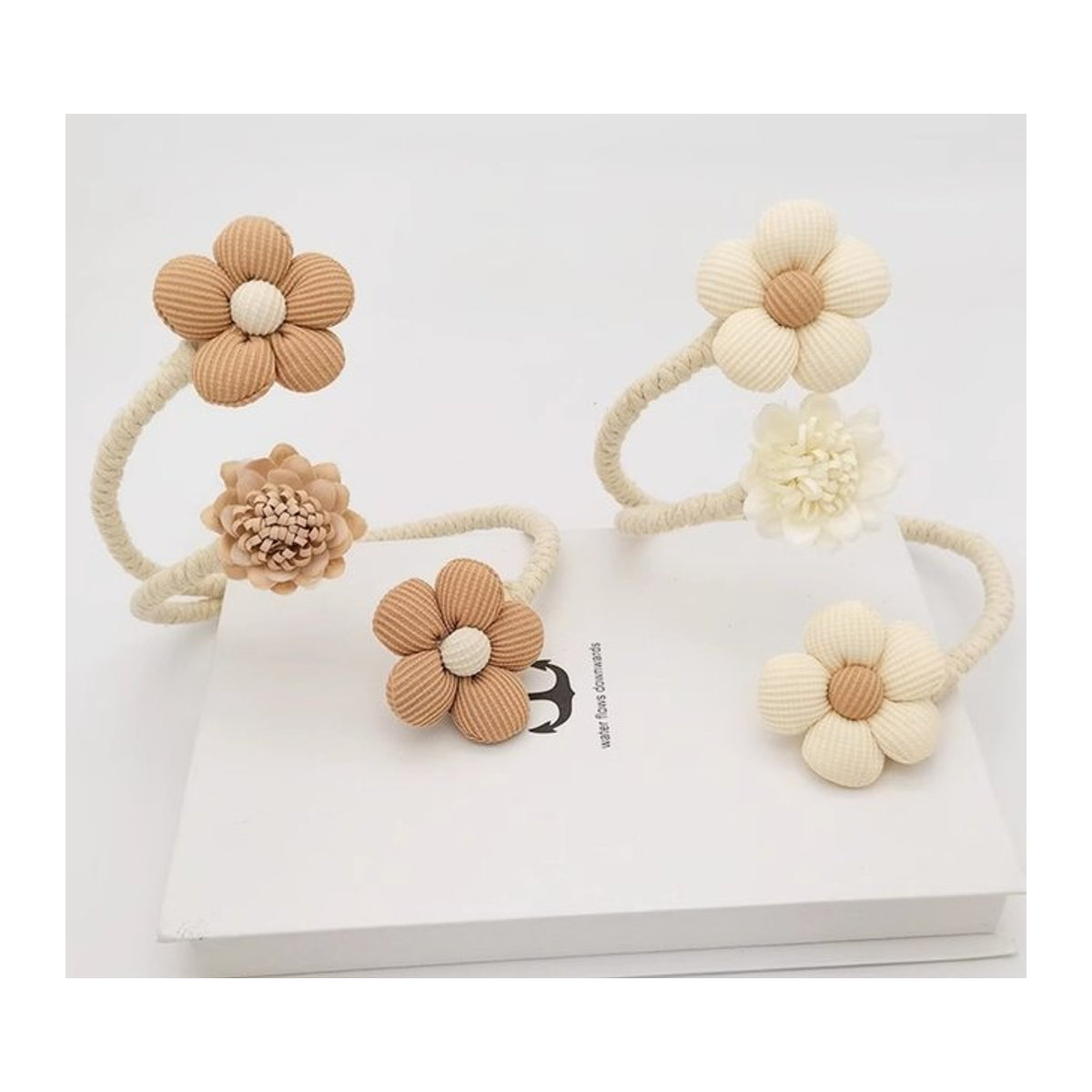 Kreative Vorhangschnalle in Blumenform als Vorhanghalter und Krawatte für dein Schlafzimmer, Farbe: Beige - Bild 1
