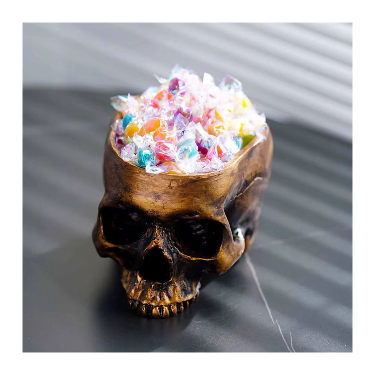 Kreativer Schädel Aschenbecher aus Kunstharz in Braun als Halloween Dekoration und Zigarrenhalter - Bild 3