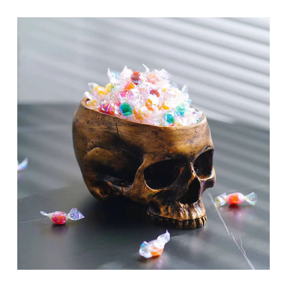 Kreativer Schädel Aschenbecher aus Kunstharz in Braun als Halloween Dekoration und Zigarrenhalter - Bild 4